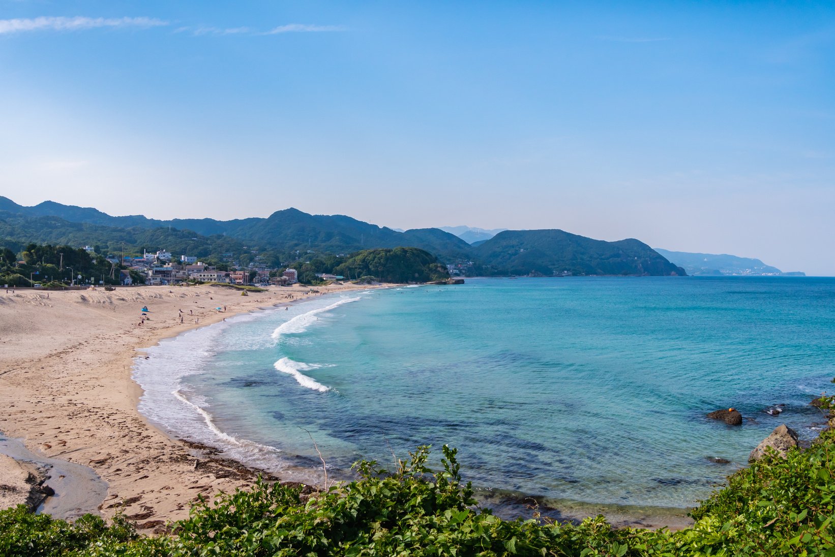 Shirahama Beach is an 800 meter long beach that is one of Izu's most famous and popular attractions. Shirahama Beach is located at Izu Peninsula in Shimoda City, Shizuoka Prefecture, Japan.